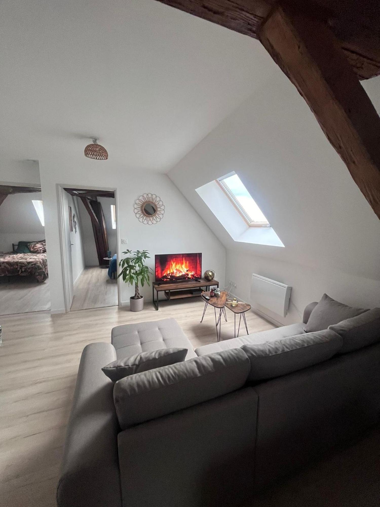 L'Evasion Urbaine - Parking Gratuit - Entree Autonome - Wifi Apartment Chatellerault Exterior photo
